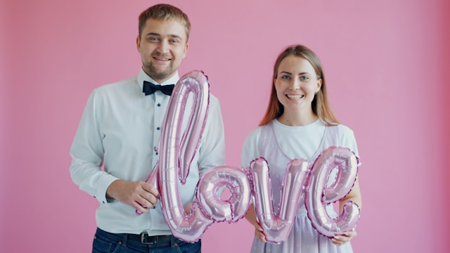 8 Messages Men Send When They're In Love