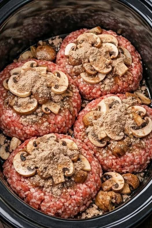 Slow Cooker Salisbury Steak with Mushrooms and Gravy